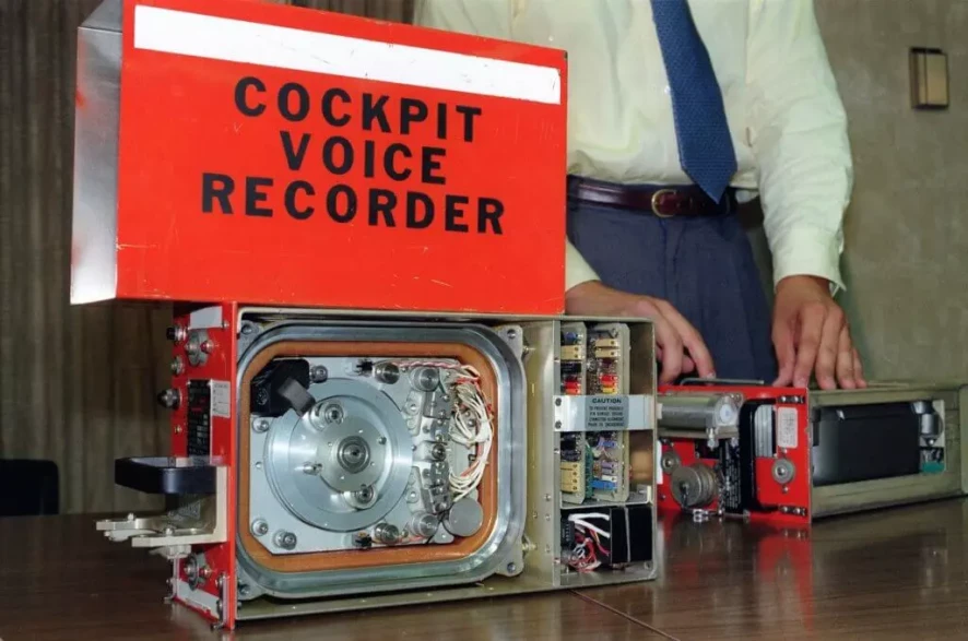 تحلیل داده در کاربرد جعبه سیاه هواپیما