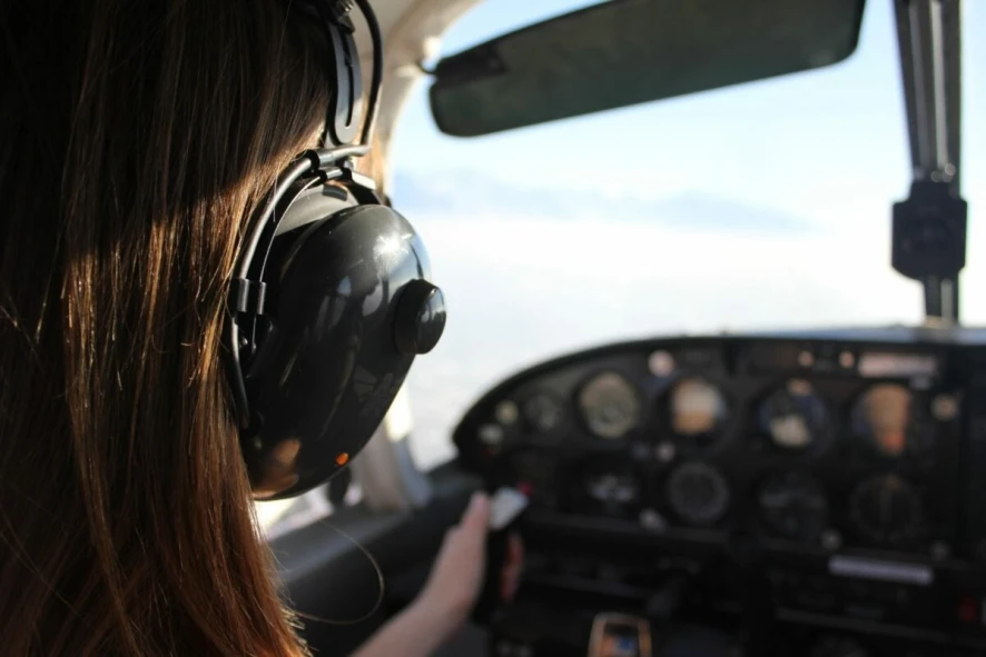 رازهای پرواز سولویی، 6 داستان واقعی تبدیل شدن به خلبان 1 اولین پرواز سولویی بانوان در ایران